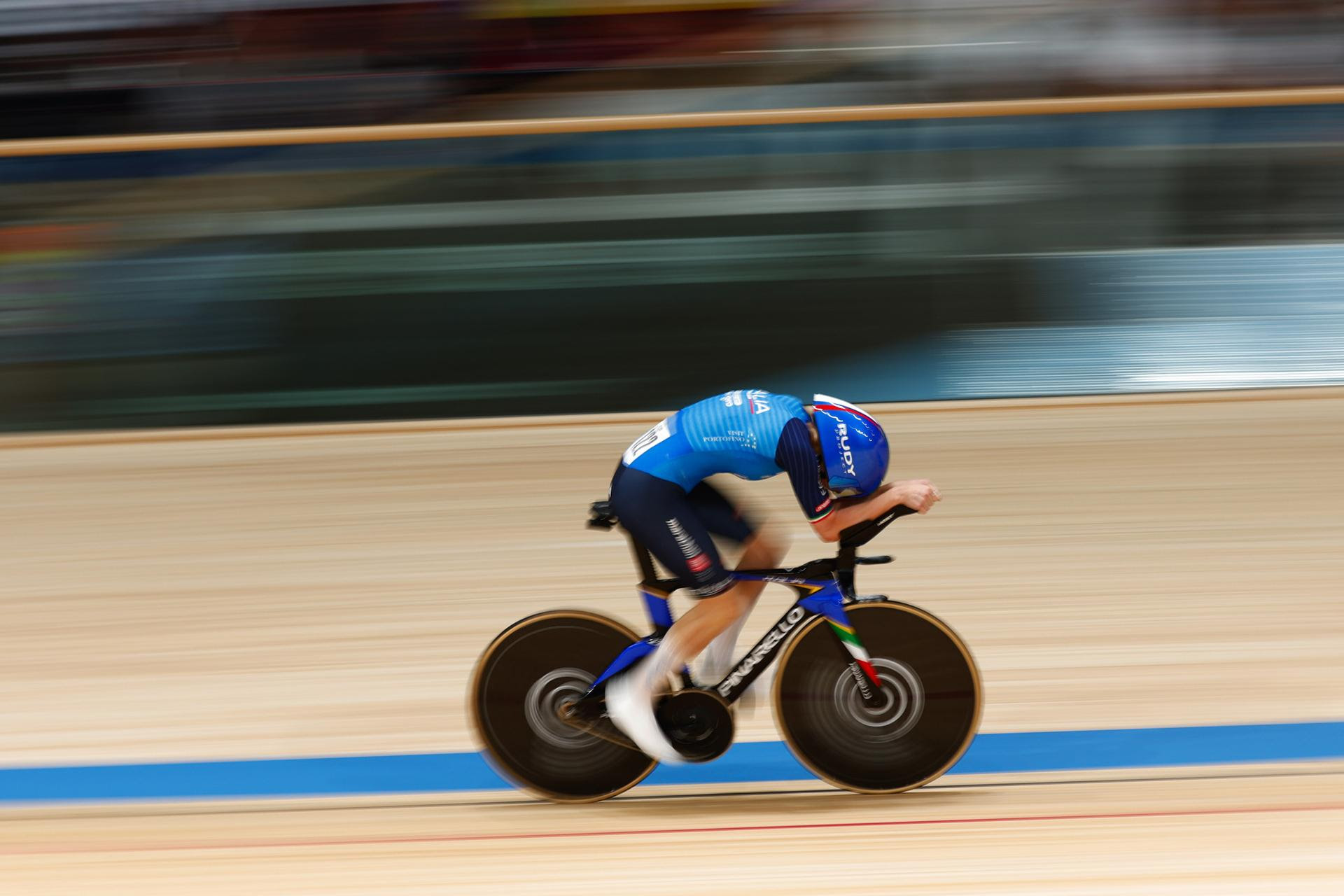Al momento stai visualizzando Ciclismo su pista, Mondiali di Shanghai: l’Italia si conferma ai vertici con le prestazioni di Alzini, Consonni e della coppia della Madison