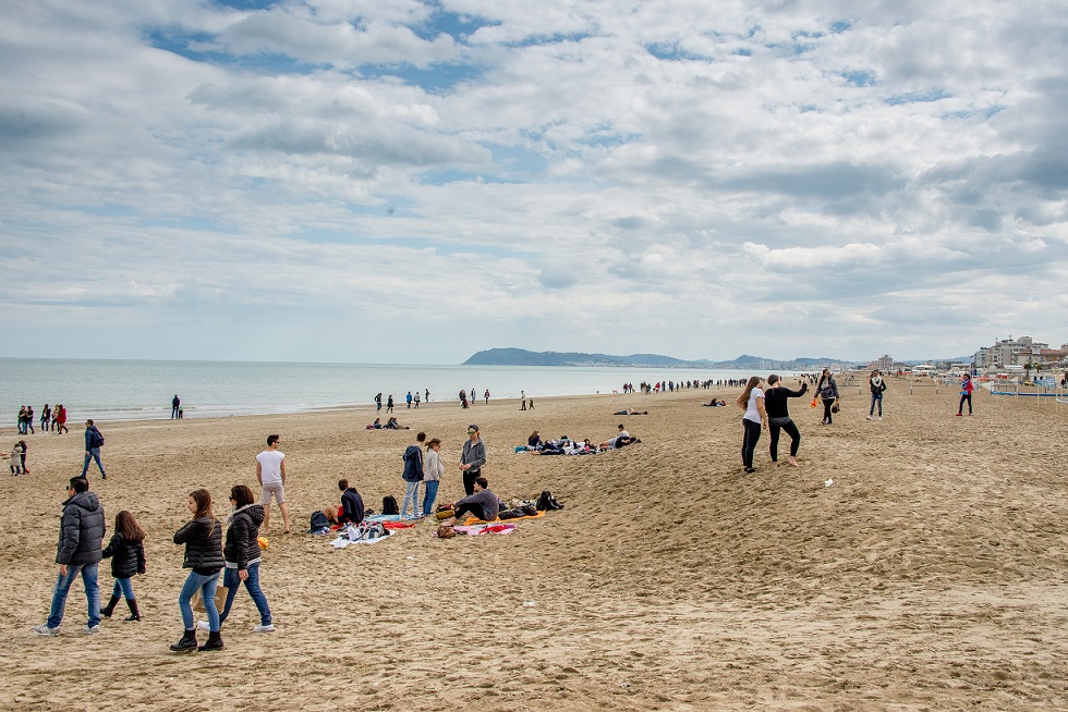 Al momento stai visualizzando Riccione Mare d’Inverno: la spiaggia si trasforma in una risorsa turistica per la stagione fredda
