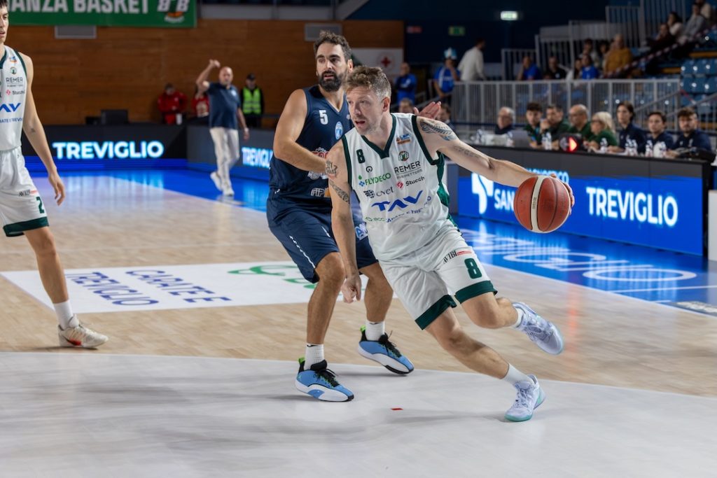 Scopri di più sull'articolo TREVIGLIO: IL BASKET DI CASA BATTE INFODRIVE ALLA QUARTA GIORNATA