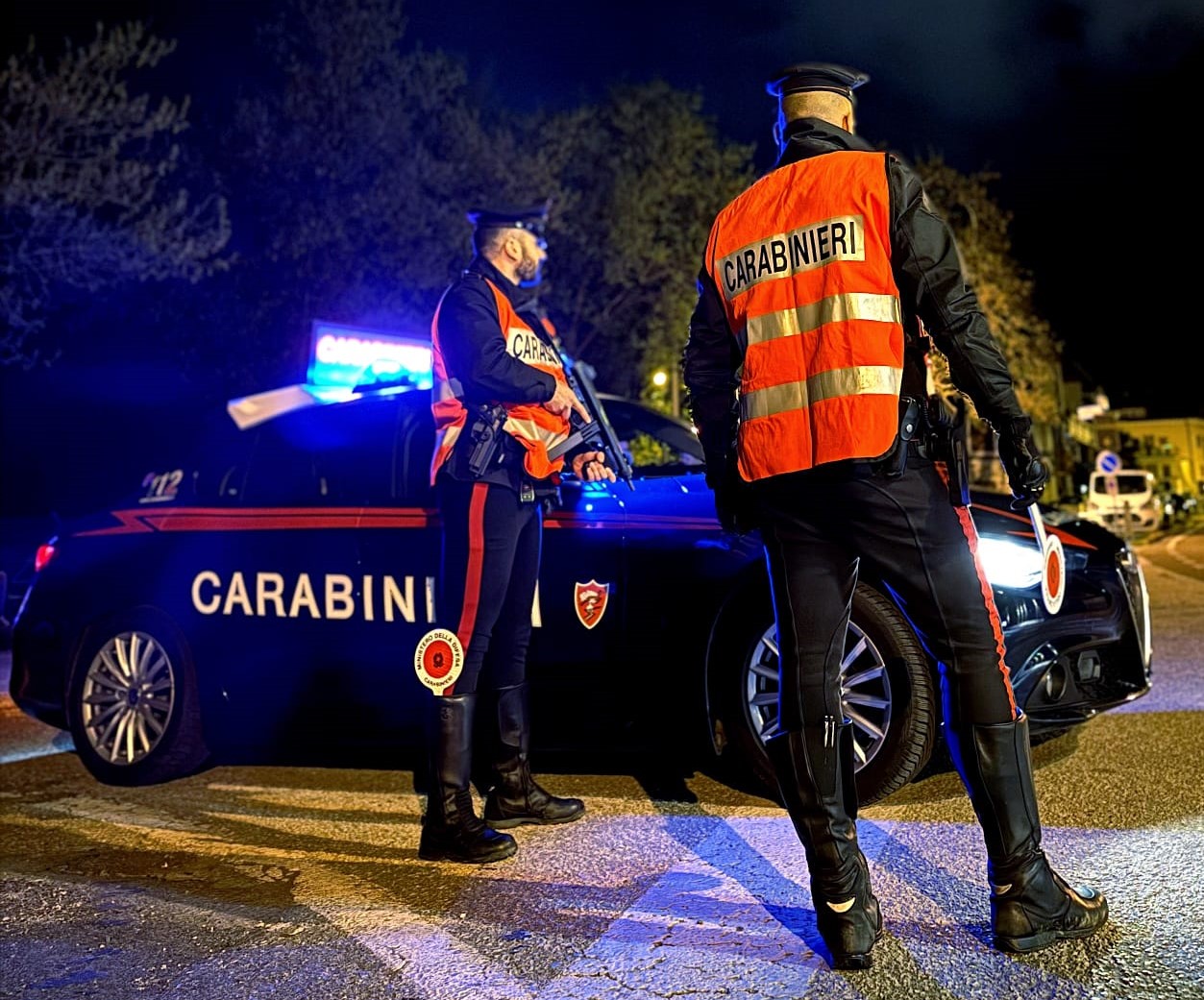 Al momento stai visualizzando Estremismo e propaganda d’odio a Bolzano: vasta operazione della Polizia di Stato nei confronti di una rete giovanile