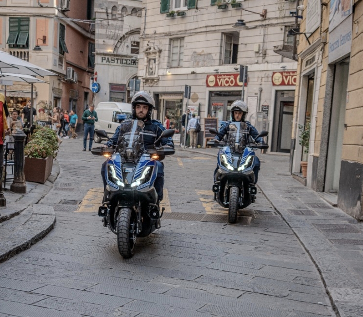 Al momento stai visualizzando Genova, la Polizia Locale si dota di maxi scooter crossover per potenziare i controlli nel centro storico
