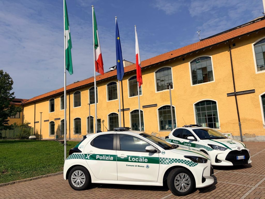 Scopri di più sull'articolo Comune di Monza, la Polizia Locale rinnova la flotta: in servizio due nuove auto ibride con il sostegno di Regione Lombardia